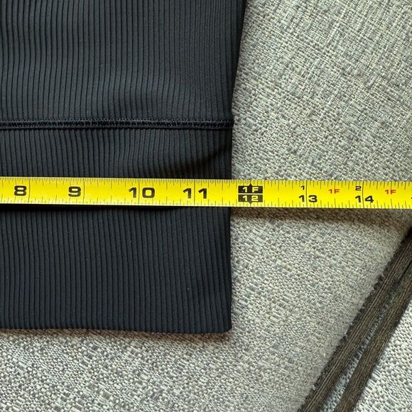 Lululemon Women’s Power Pivot Size 4 Black Ribbed Reversible Tank Top. - Picture 4 of 4